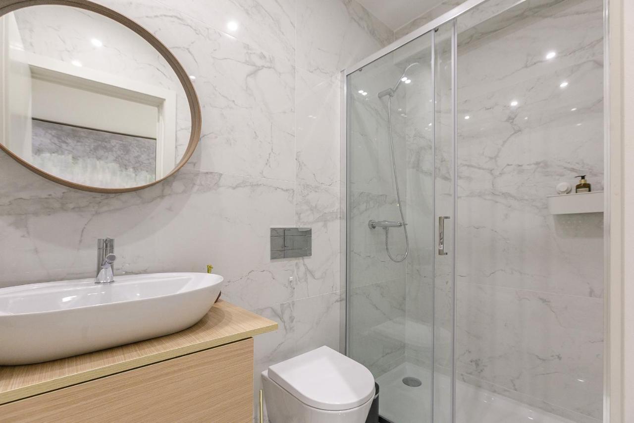 Lovelystay - Downtown Studio With Pool, Ac And Balcony ปอร์โต ภายนอก รูปภาพ